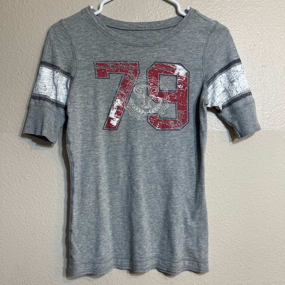 Arizona Jeans Co Y2K Gray Fitted Shirt with Red Accents medium